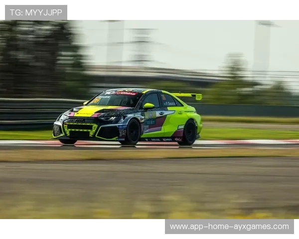 雨幕之中的极速对决：激情澎湃的赛车争夺赛