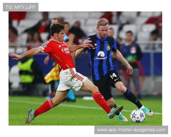 国米巴雷拉中场远射：世界波级进球的瞬间之美