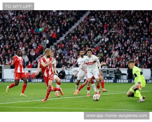 德甲拜仁外围分球精准，门前攻势猛烈