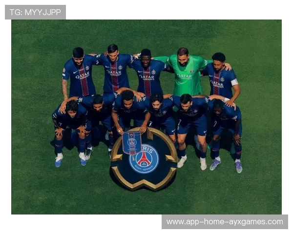 巴黎圣日耳曼边路配合密集制造威胁